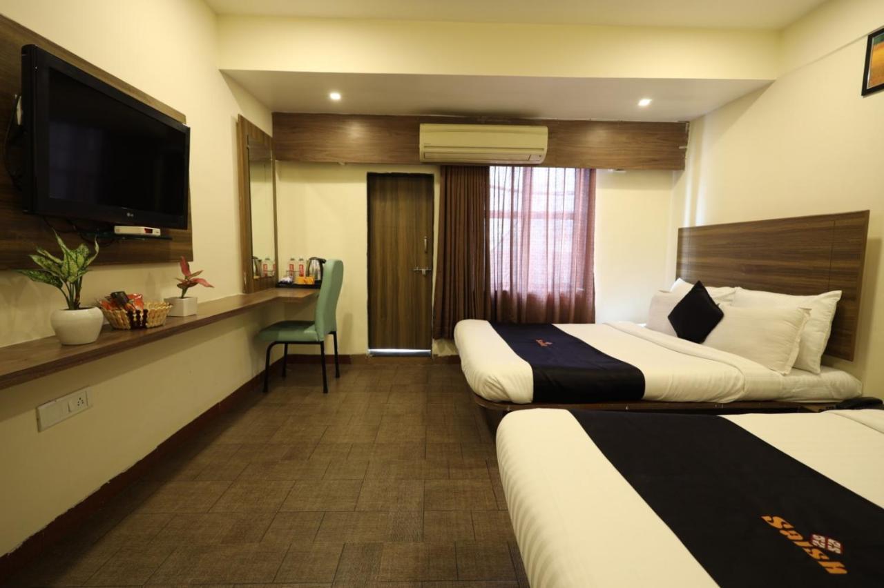 Saish Hotel Ширди Экстерьер фото