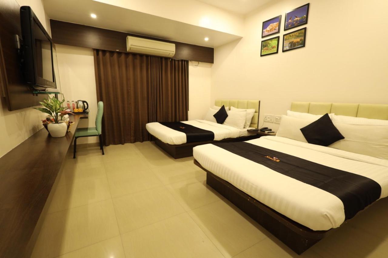 Saish Hotel Ширди Экстерьер фото