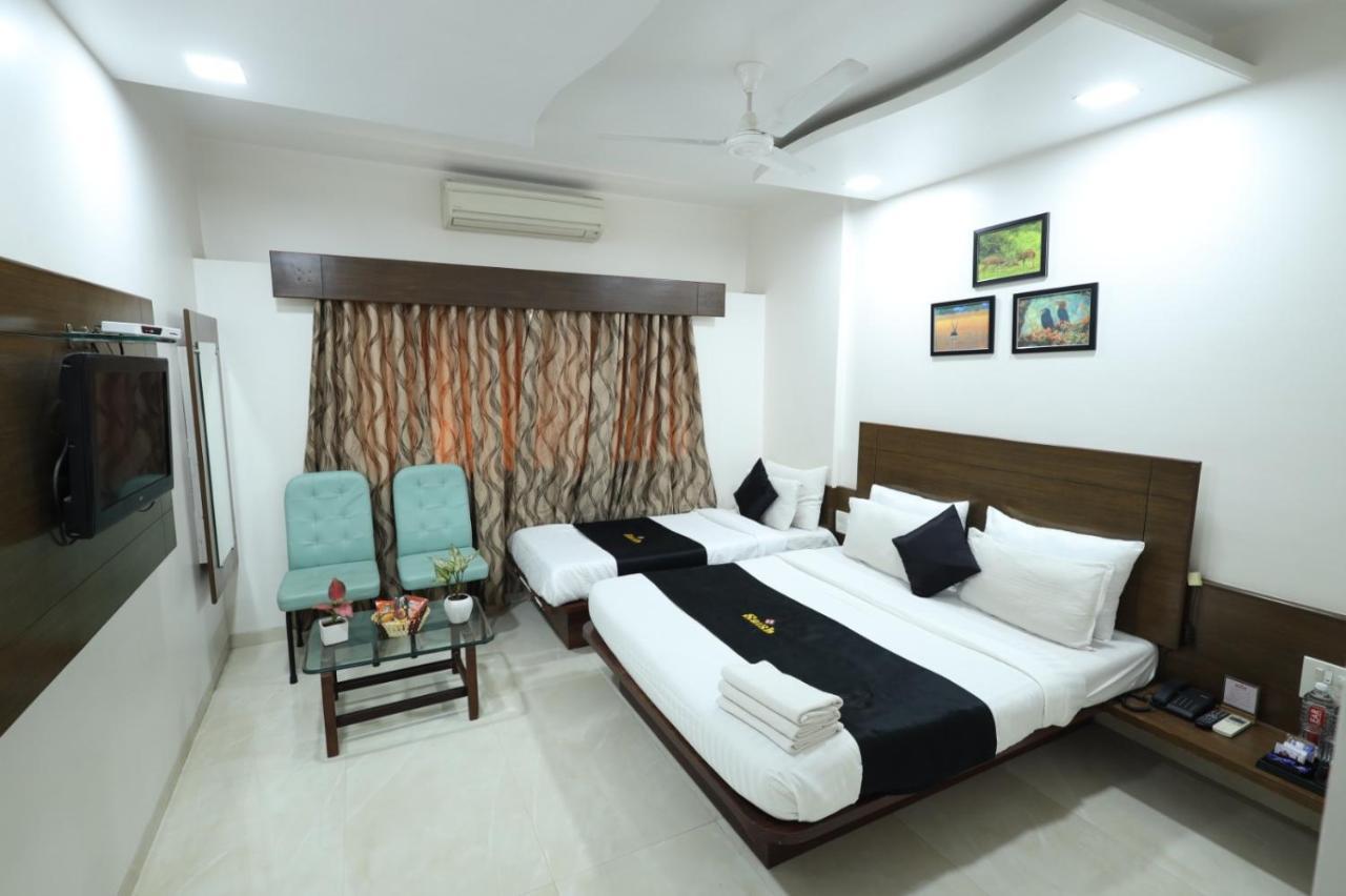 Saish Hotel Ширди Экстерьер фото