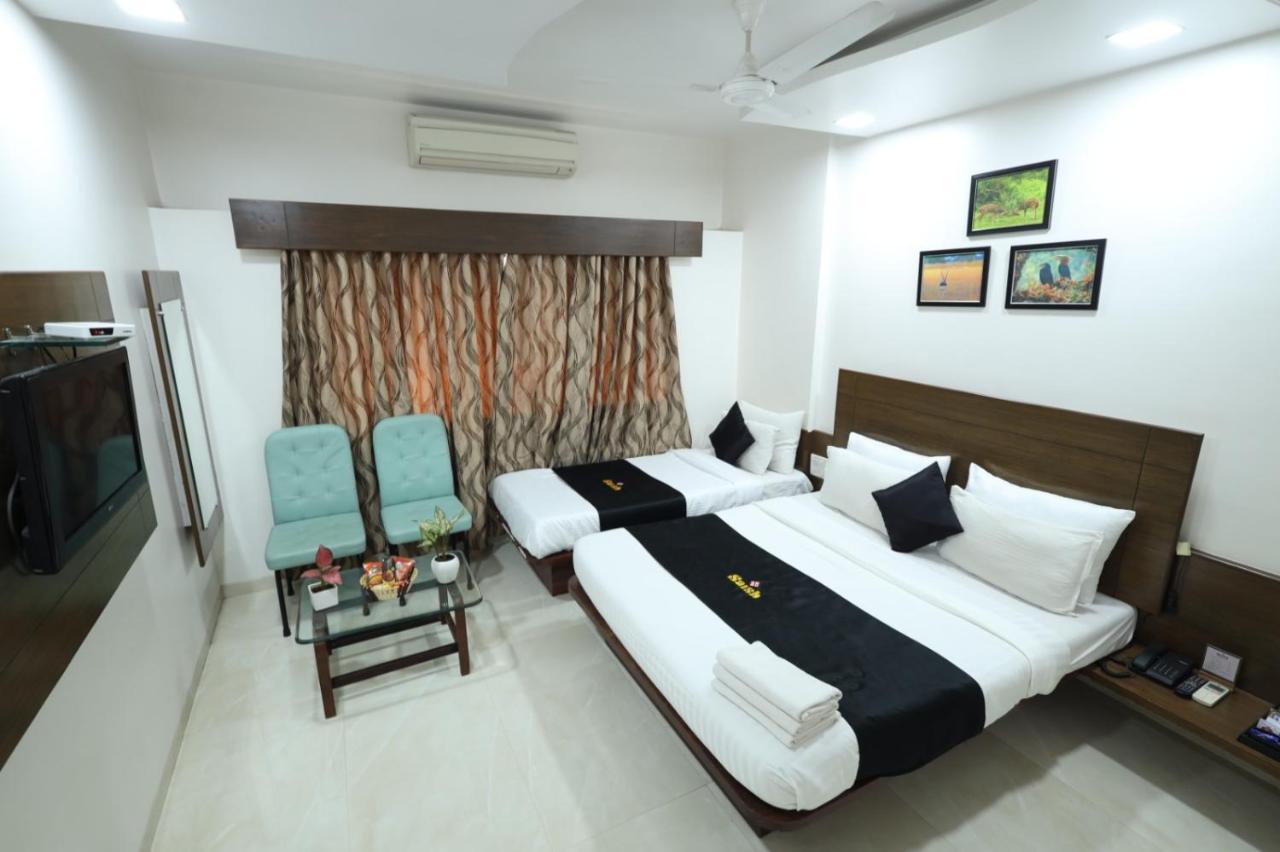 Saish Hotel Ширди Экстерьер фото