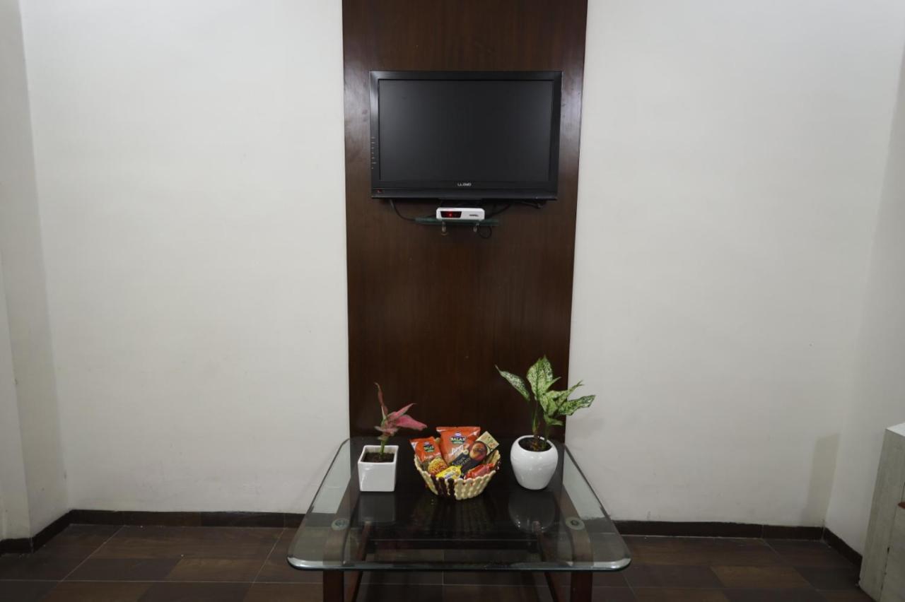 Saish Hotel Ширди Экстерьер фото