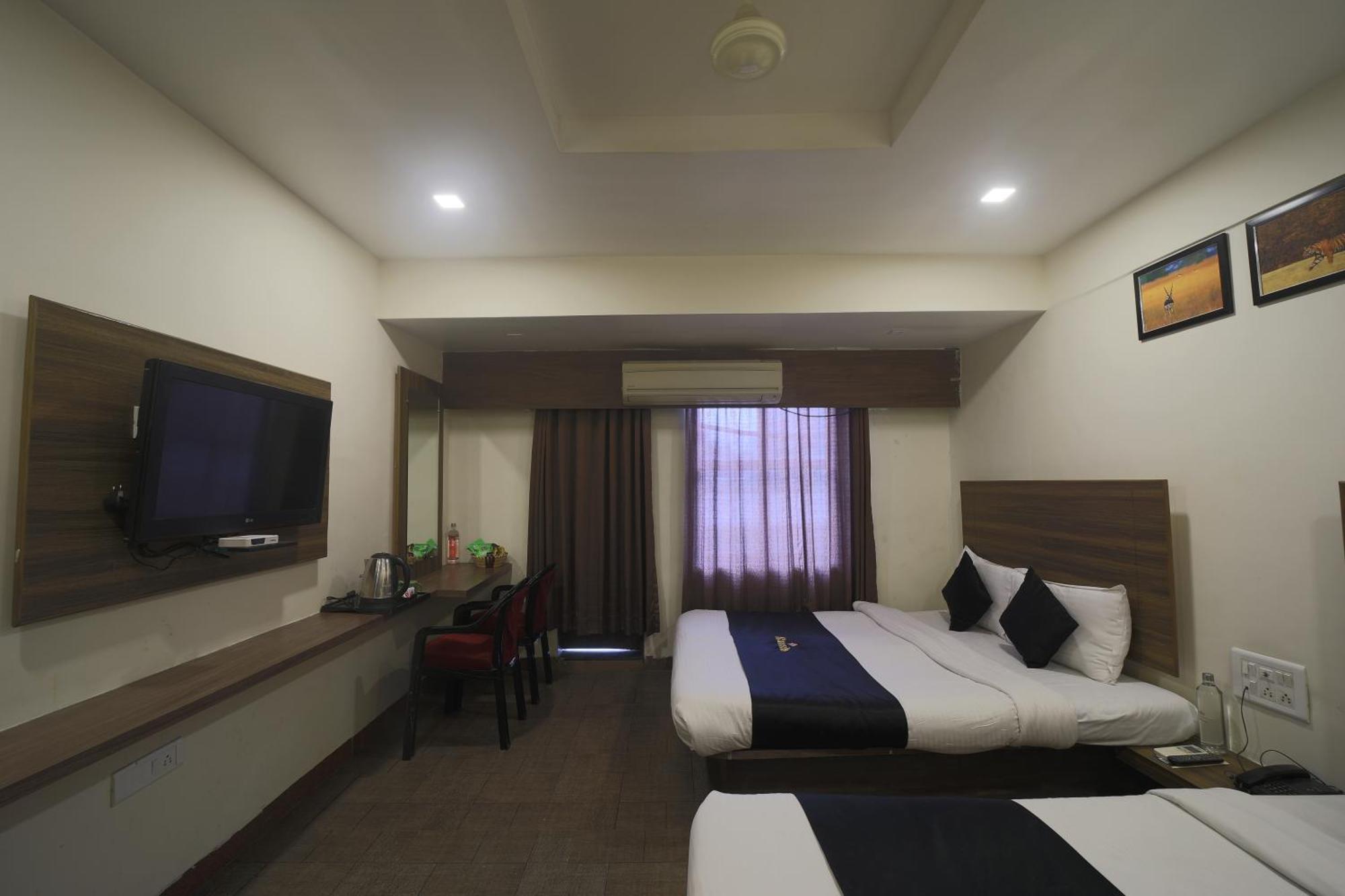 Saish Hotel Ширди Экстерьер фото