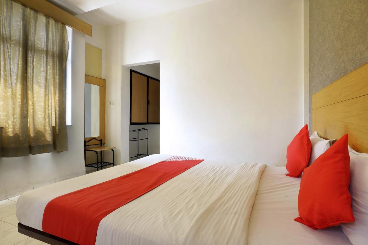 Saish Hotel Ширди Экстерьер фото